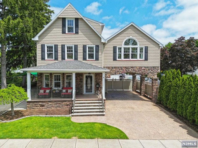 Property for Sale at 62 Stager Street, Nutley, New Jersey - Bedrooms: 5 
Bathrooms: 5 
Rooms: 11  - $699,000