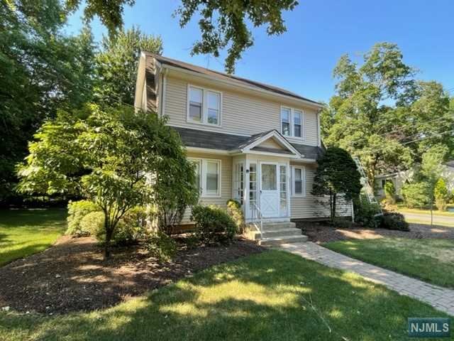 93 Hardenburgh Avenue, Demarest, New Jersey - 3 Bedrooms  
2 Bathrooms  
8 Rooms - 