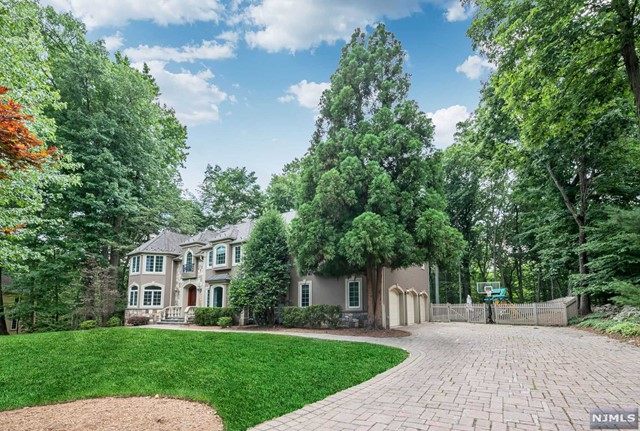 Property for Sale at 11 Cobblestone Drive, Upper Saddle River, New Jersey - Bedrooms: 6 
Bathrooms: 7 
Rooms: 11  - $2,125,000