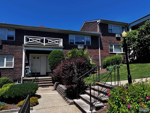 455 Fairview Avenue 8, Fairview, New Jersey - 1 Bedrooms  
1 Bathrooms  
3 Rooms - 