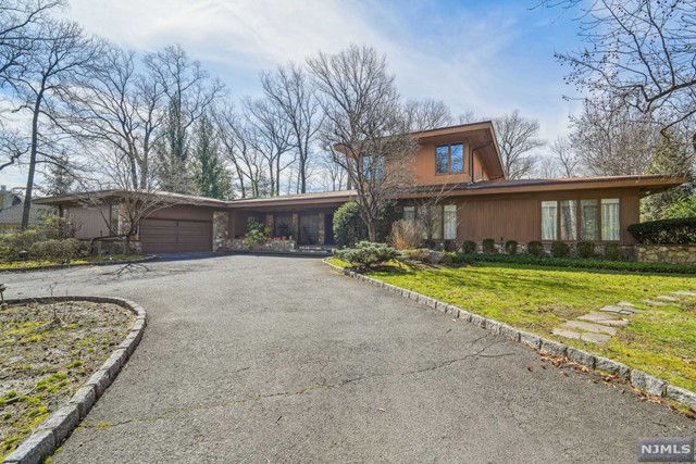 Property for Sale at 90 Essex Drive, Tenafly, New Jersey - Bedrooms: 6 
Bathrooms: 5 
Rooms: 12  - $2,500,000