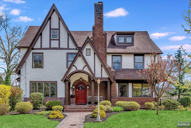 Property for Sale at 3 Princeton Place, Montclair, New Jersey - Bedrooms: 5 
Bathrooms: 4 
Rooms: 11  - $1,399,000