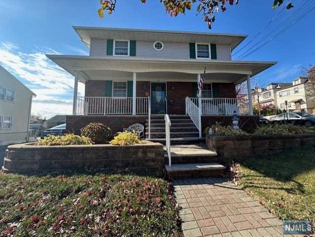 57 Cedar Street 2nd Floor, Garfield, New Jersey - 2 Bedrooms  
1 Bathrooms  
4 Rooms - 