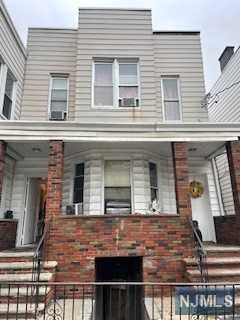 16 Irving Street, Jersey City, New Jersey - 6 Bedrooms  
2 Bathrooms  
12 Rooms - 