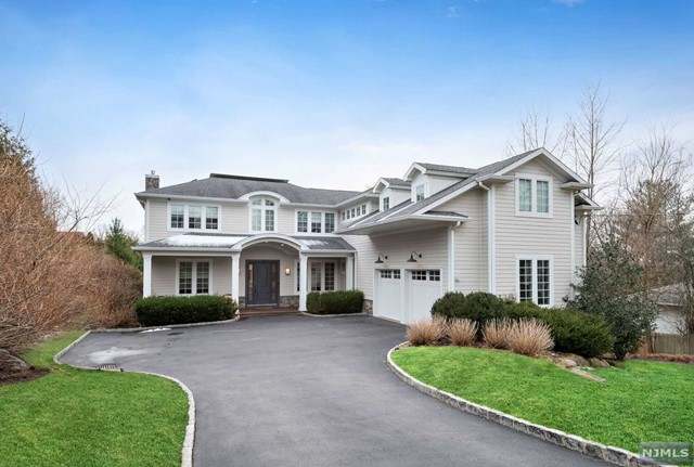 Property for Sale at 256 Parsells Lane, Closter, New Jersey - Bedrooms: 5 
Bathrooms: 5.5 
Rooms: 15  - $2,625,000