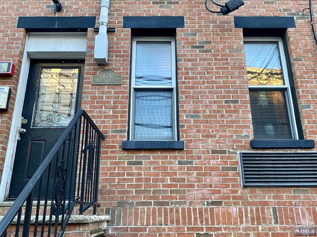 128 Madison Street 1N, Hoboken, New Jersey - 1 Bedrooms  
1 Bathrooms  
3 Rooms - 