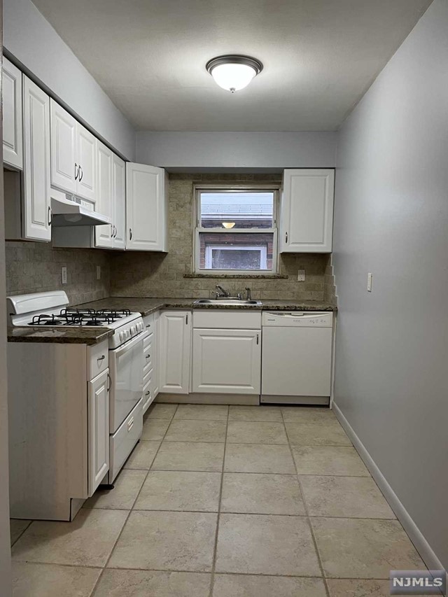Rental Property at 505 Madison Street 2, Carlstadt, New Jersey - Bedrooms: 3 
Bathrooms: 1 
Rooms: 3  - $2,950 MO.