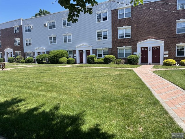 Photo 1 of 42 Hastings Avenue B, Rutherford, New Jersey, $2,300, Web #: 324018140
