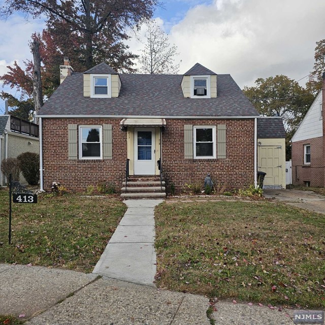 Rental Property at 413 E 7th Avenue, Roselle, New Jersey - Bedrooms: 4 
Bathrooms: 2 
Rooms: 6  - $3,200 MO.