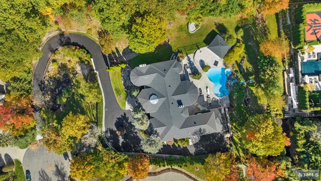 14 Hill Court, Cresskill, New Jersey - 7 Bedrooms  
10 Bathrooms  
20 Rooms - 