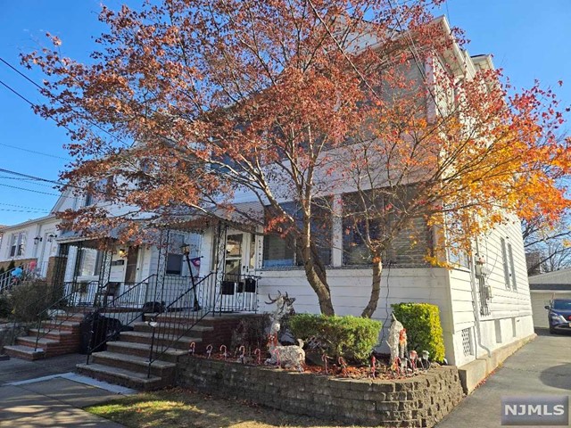 57 Major Street 2, Clifton, New Jersey - 2 Bedrooms  
1 Bathrooms  
5 Rooms - 