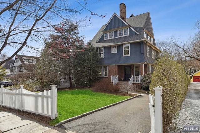 Property for Sale at 96 Fullerton Avenue, Montclair, New Jersey - Bedrooms: 6 
Bathrooms: 3.5 
Rooms: 9  - $969,000