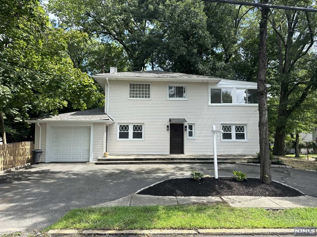 Property for Sale at 180 Kinderkamack Road, Hillsdale, New Jersey - Bedrooms: 3 
Bathrooms: 3 
Rooms: 10  - $699,900