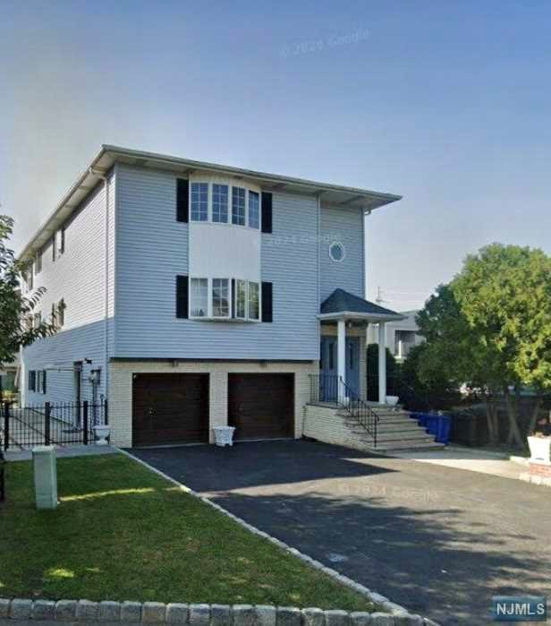 Rental Property at 1 Willow Wood Court, East Rutherford, New Jersey - Bedrooms: 3 
Bathrooms: 2 
Rooms: 6  - $2,500 MO.