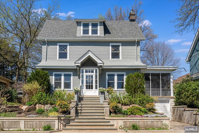 Property for Sale at 76 High Street, Glen Ridge, New Jersey - Bedrooms: 5 
Bathrooms: 2 
Rooms: 8  - $649,000
