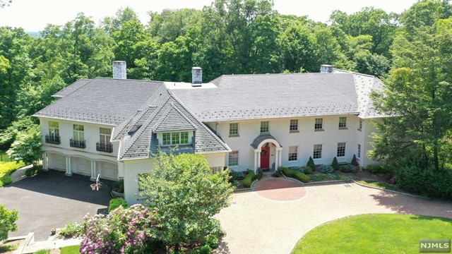 11 Woodfield Lane, Saddle River, New Jersey - 6 Bedrooms  8.5 Bathrooms  18 Rooms - 