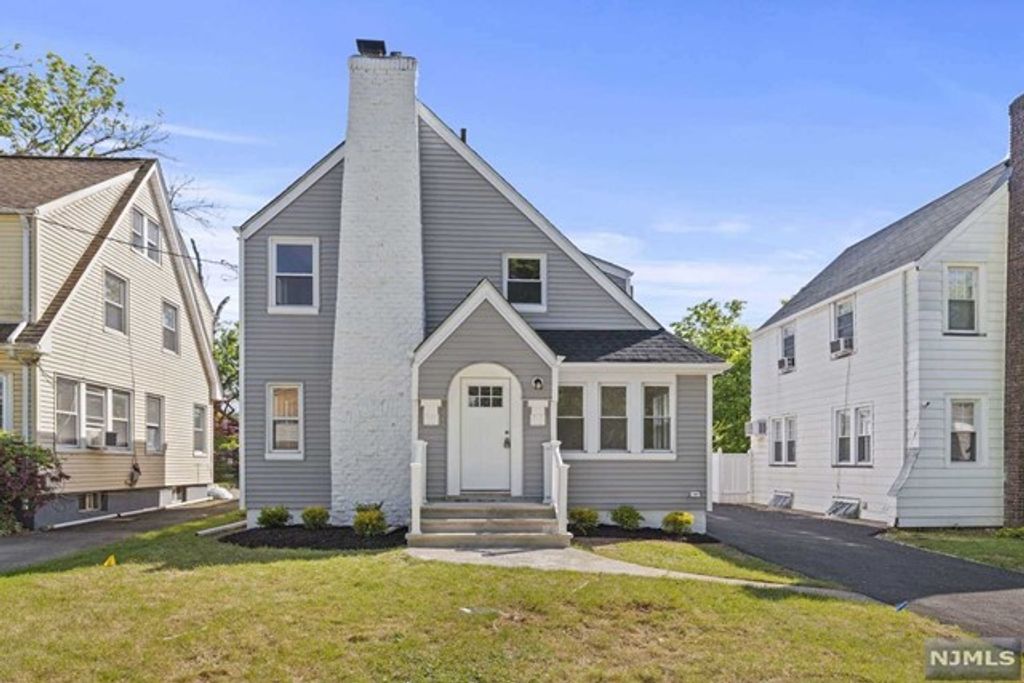 204 Kings Court Teaneck NJ 07666 MLS #23014934 Howard Hanna 204 Kings Court Teaneck NJ 07666 MLS #23014934 Howard Hanna