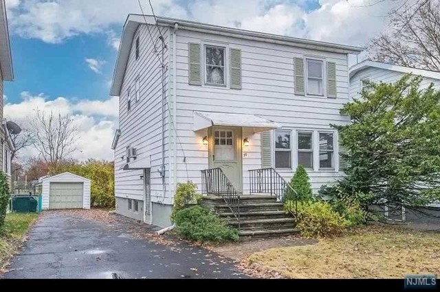 39 Day Street, Bloomfield, New Jersey - 4 Bedrooms  
3 Bathrooms  
7 Rooms - 