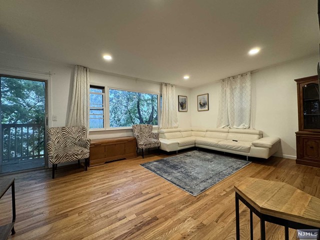 Rental Property at 71 State Rt 5, Edgewater, New Jersey - Bedrooms: 4 
Bathrooms: 2 
Rooms: 7  - $5,500 MO.