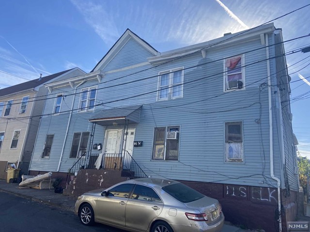 24 Park Place, Paterson, New Jersey - 8 Bedrooms  
4 Bathrooms  
16 Rooms - 