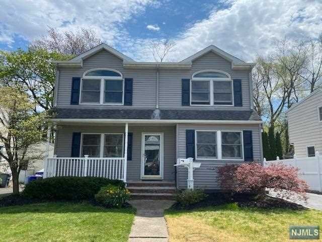 266 Madison Avenue, Saddle Brook, New Jersey - 4 Bedrooms  
3 Bathrooms  
9 Rooms - 