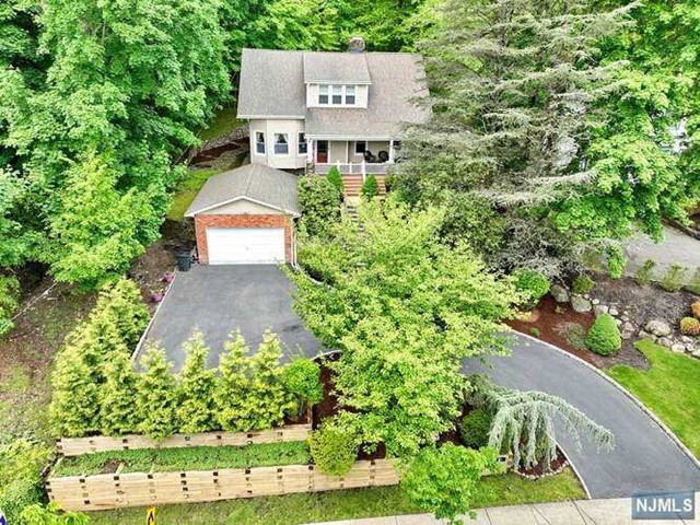 Photo 1 of 81 Franklin Turnpike, Ho-Ho-Kus, New Jersey, $875,000, Web #: 324015093