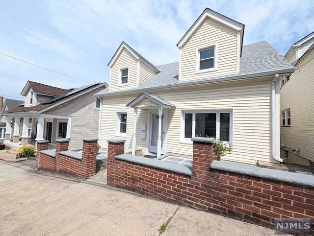 Rental Property at 33 Sampson Street 1, Garfield, New Jersey - Bedrooms: 3 
Bathrooms: 1 
Rooms: 5  - $2,300 MO.