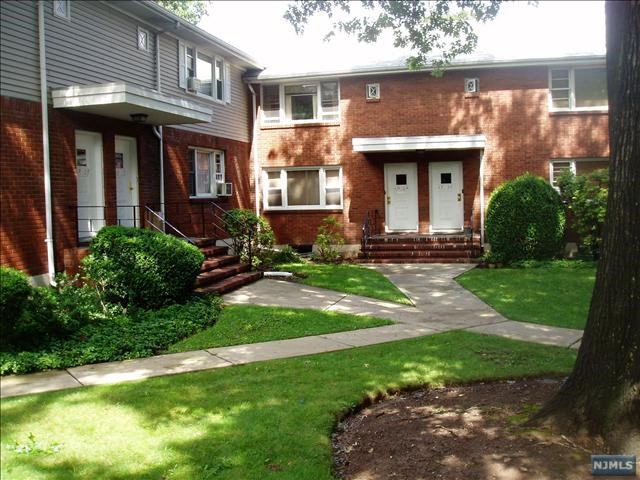 278 Teaneck Road 2-B, Ridgefield Park, New Jersey - 1 Bedrooms  
1 Bathrooms  
3 Rooms - 