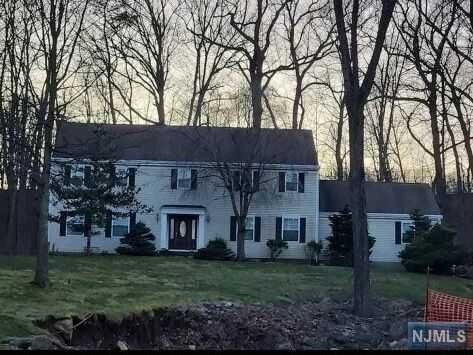 4 Adams Road, Saddle River, New Jersey - 4 Bedrooms  
3 Bathrooms  
7 Rooms - 
