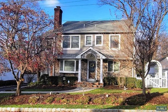 16 Zimmer Avenue, Midland Park, New Jersey - 3 Bedrooms  
3 Bathrooms  
9 Rooms - 