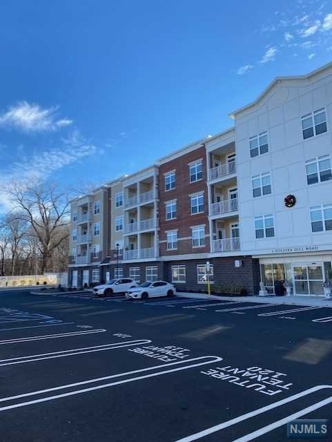 Rental Property at Soldier Hill Road 206, Paramus, New Jersey - Bedrooms: 1 
Bathrooms: 1 
Rooms: 2  - $2,800 MO.