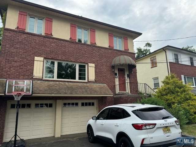 Rental Property at 216 Brookside Avenue, Ho-Ho-Kus, New Jersey - Bedrooms: 2 
Bathrooms: 1 
Rooms: 4  - $2,900 MO.