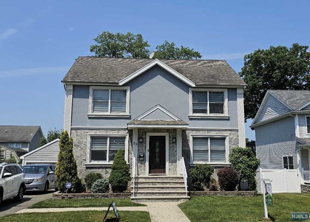 59 Coger Street, Saddle Brook, New Jersey - 3 Bedrooms  
4 Bathrooms  
7 Rooms - 