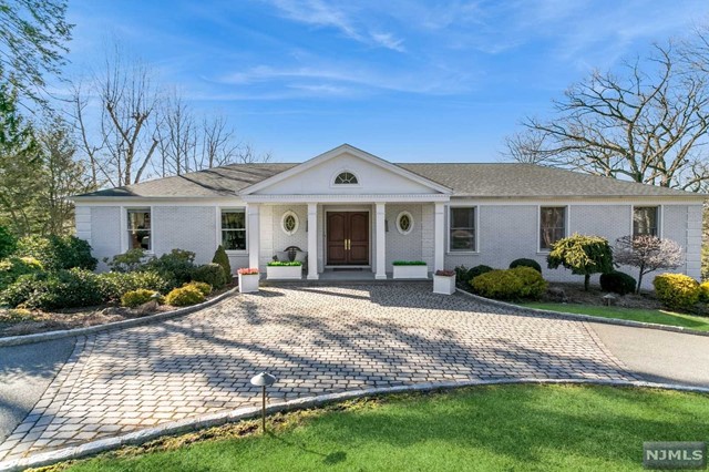 Property for Sale at 1 Stanton Road, Tenafly, New Jersey - Bedrooms: 6 
Bathrooms: 4 
Rooms: 12  - $2,599,000