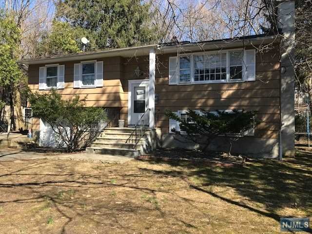 Photo 1 of 694 Ramapo Valley Road, Oakland, New Jersey, $3,600, Web #: 324027898