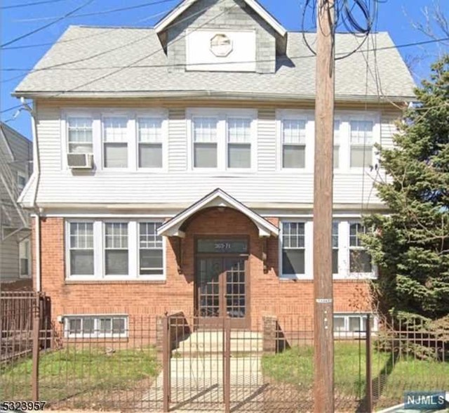 369371 Kerrigan Boulevard, Newark, New Jersey - 10 Bedrooms  
5 Bathrooms  
18 Rooms - 