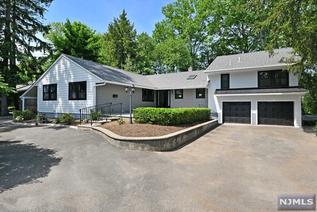 Photo 1 of 68 Saddlewood Drive, Hillsdale, New Jersey, $1,299,000, Web #: 324015810