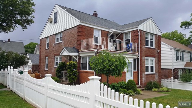 48 Hobart Place 1, Clifton, New Jersey - 2 Bedrooms  
1 Bathrooms  
6 Rooms - 