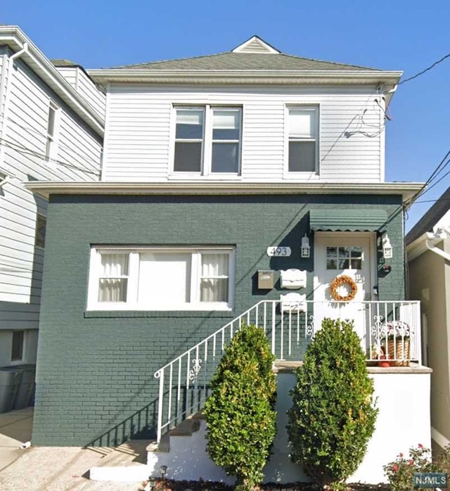 493 Morningside Avenue 3, Fairview, New Jersey - 2 Bedrooms  
1 Bathrooms  
5 Rooms - 