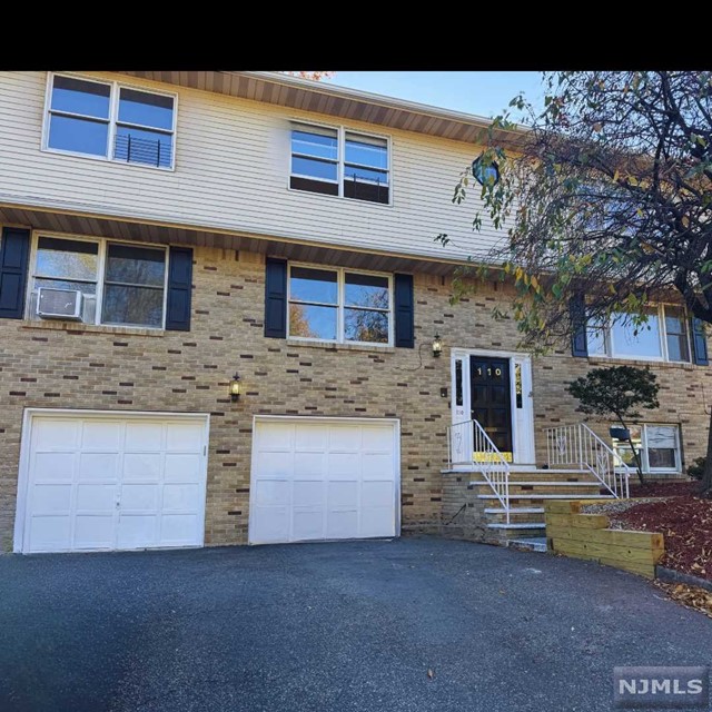 110 Clarendon Place, Hackensack, New Jersey - 3 Bedrooms  
2 Bathrooms  
6 Rooms - 