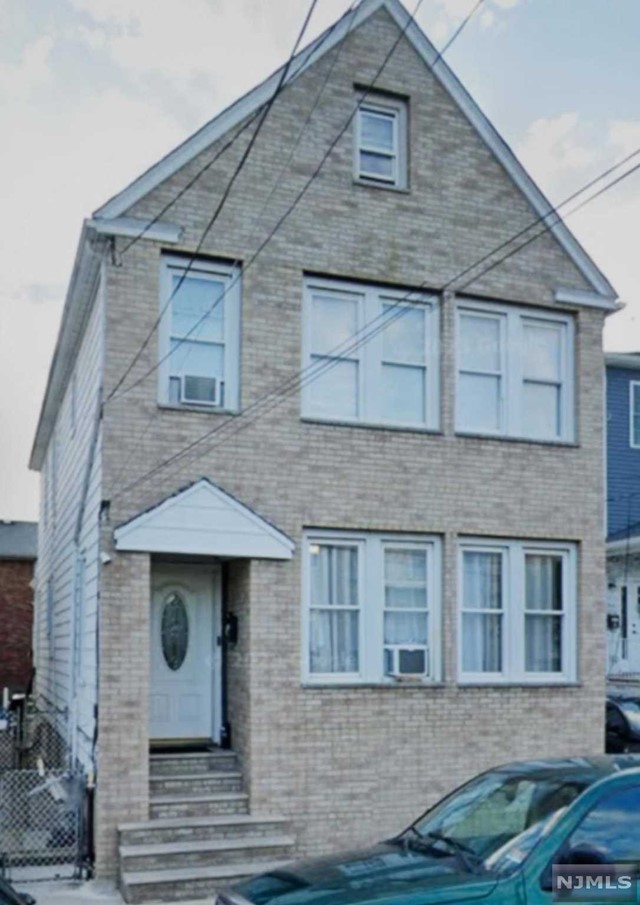 522524 4th Avenue 2nd Fl , Elizabeth, New Jersey - 3 Bedrooms  
1 Bathrooms  
7 Rooms - 