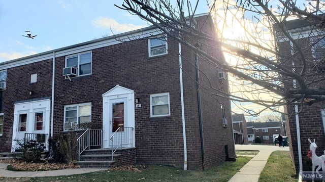 457 Blanchard Terrace 13, Hackensack, New Jersey - 2 Bedrooms  
1 Bathrooms  
4 Rooms - 