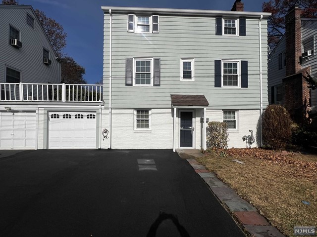 Rental Property at 12 Ramapo Terrace, Fair Lawn, New Jersey - Bedrooms: 3 
Bathrooms: 2 
Rooms: 9  - $3,800 MO.