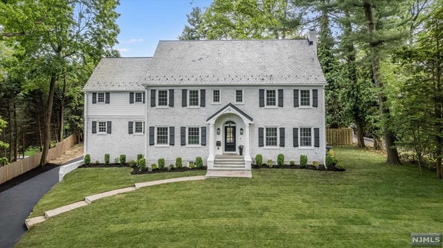 Property for Sale at 75 Llewellyn Road, Montclair, New Jersey - Bedrooms: 6 
Bathrooms: 6 
Rooms: 12  - $2,800,000