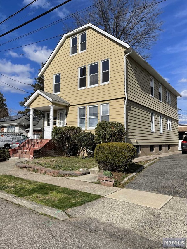 Rental Property at 805 6th Street, Fair Lawn, New Jersey - Bedrooms: 4 
Bathrooms: 1 
Rooms: 10  - $3,500 MO.