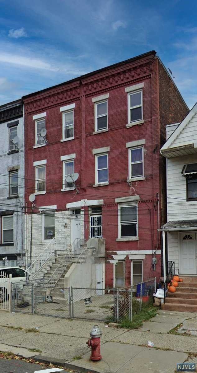 126 Orient Avenue, Jersey City, New Jersey - 6 Bedrooms  
4 Bathrooms  
14 Rooms - 