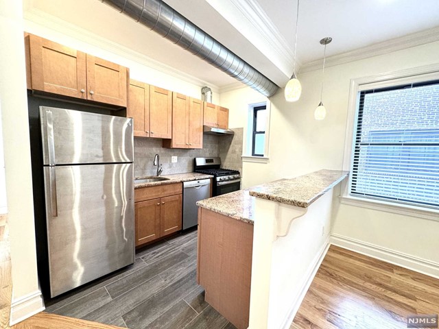 Rental Property at 855 Broad Avenue 41, Ridgefield, New Jersey - Bedrooms: 1 
Bathrooms: 1 
Rooms: 3  - $1,995 MO.