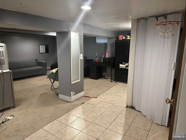 East Rutherford, New Jersey 07073, United States, 4 Bedrooms Bedrooms, ,3 BathroomsBathrooms,Residential,Active,68146