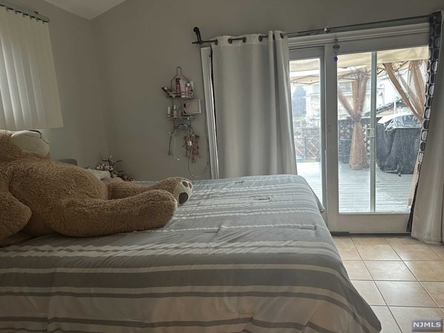 East Rutherford, New Jersey 07073, United States, 4 Bedrooms Bedrooms, ,3 BathroomsBathrooms,Residential,Active,68146