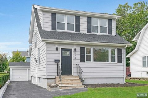 888 Maple Avenue, Ridgefield, NJ 07657 - MLS#: 24028863